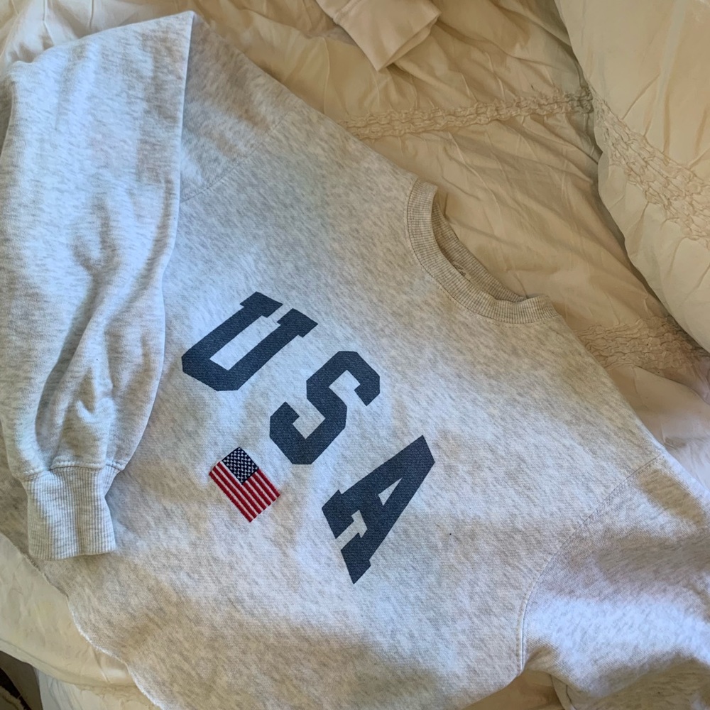 Brandy Melville cropped crew neck
